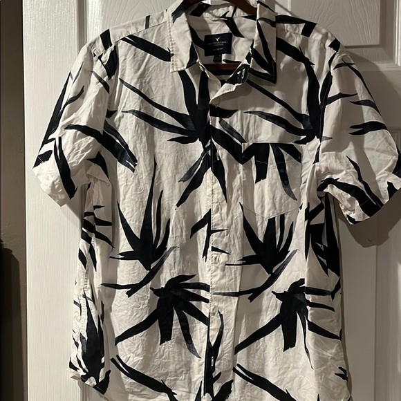 American Eagle Outfitters White and Blue Casual Button Down Shirt - Picture 3 of 3